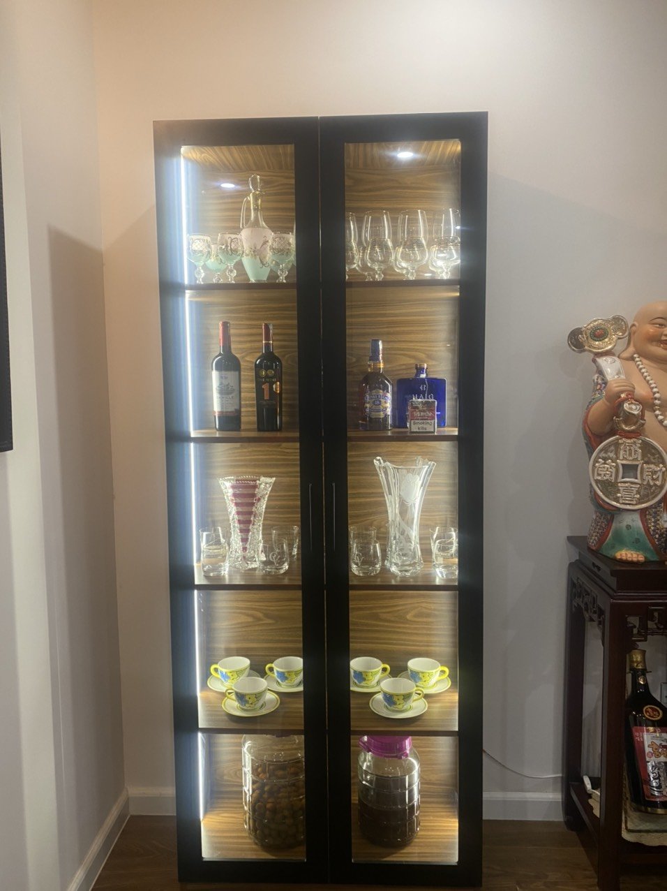 Tủ rượu gỗ công nghiệp MDF cánh kính TR28 trang trí phòng khách sang trọng có đèn LED, 5 khoang - Ảnh 2